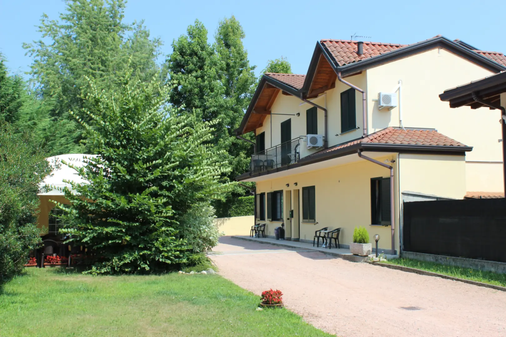Villa Giglio vista dal giardino, ad Arsago Seprio